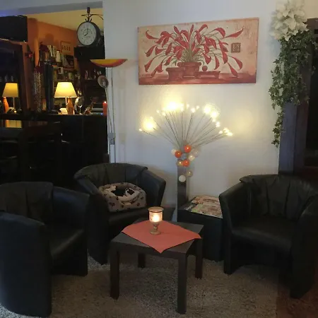 Hotel Am Ufer 2*